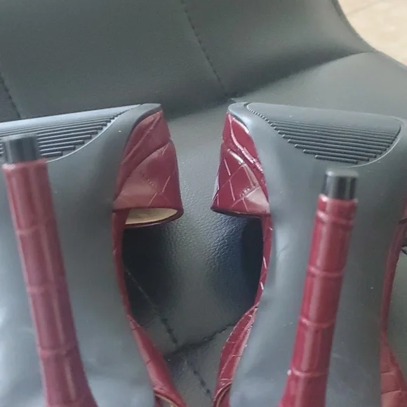 Guess 5" Heels - Picture 9 of 10